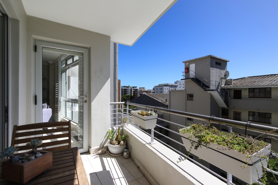 2 Bedroom Property for Sale in Sea Point Western Cape